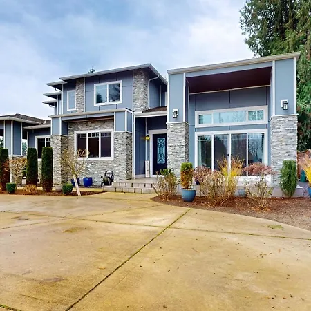 Marysville Modern Oasis